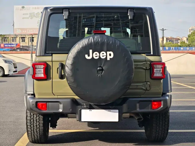Jeep Wrangler — Фото автомобиля 4