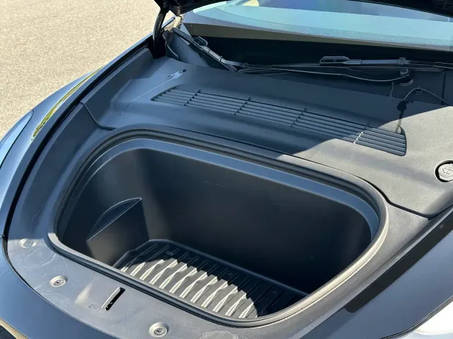 Tesla Model Y — Фото автомобиля 4