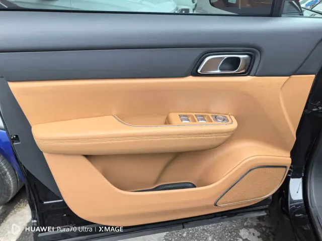 Li Auto ONE — Фото автомобиля 9