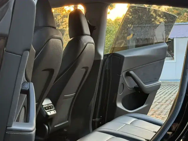 Tesla Model Y — Фото автомобиля 6