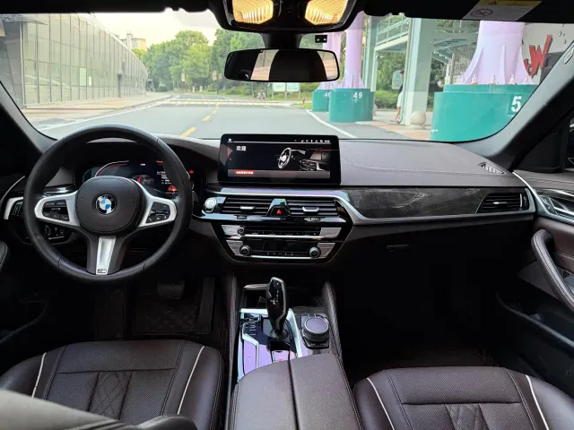 BMW 5 Series — Фото автомобиля 4