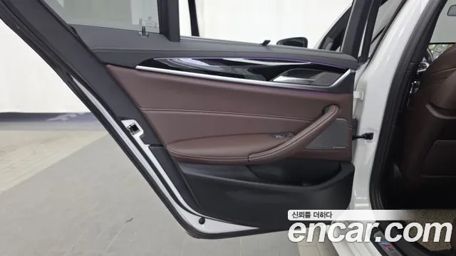 BMW 5 Series G30 — Фото автомобиля 14