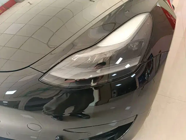 Tesla Model 3 — Фото автомобиля 23