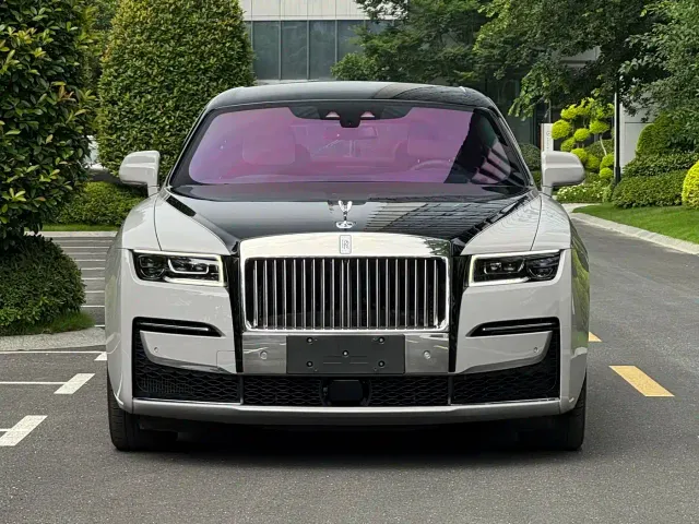 Rolls-Royce Ghost — Фото автомобиля 3