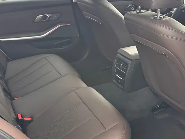 BMW 3 Series — Фото автомобиля 4