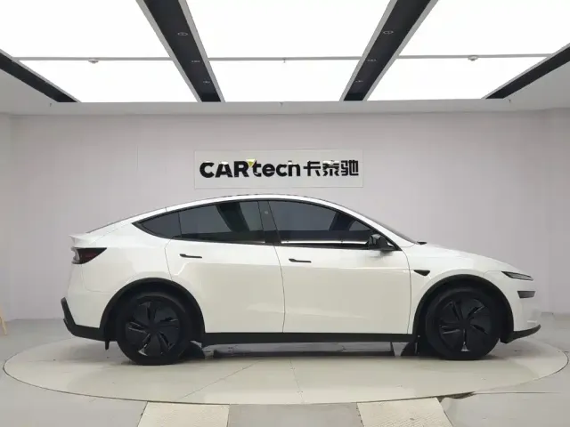 Tesla Model Y — Фото автомобиля 5