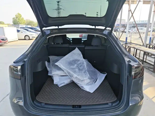 Tesla Model Y — Фото автомобиля 18