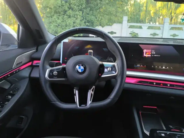 BMW 5 Series — Фото автомобиля 15