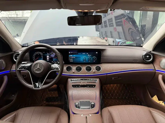 Mercedes-Benz E-Class — Фото автомобиля 5