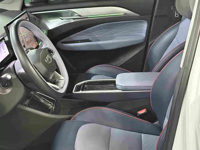 Geely Geometry M6 — Фото автомобиля 10