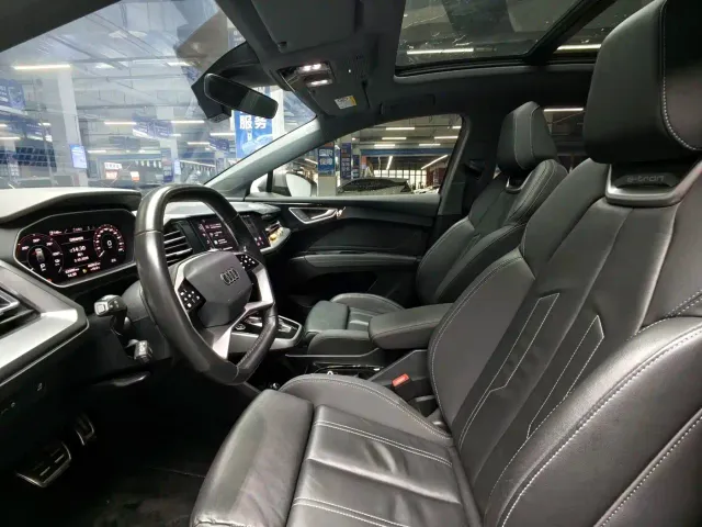 Audi Q4 e-tron — Фото автомобиля 5