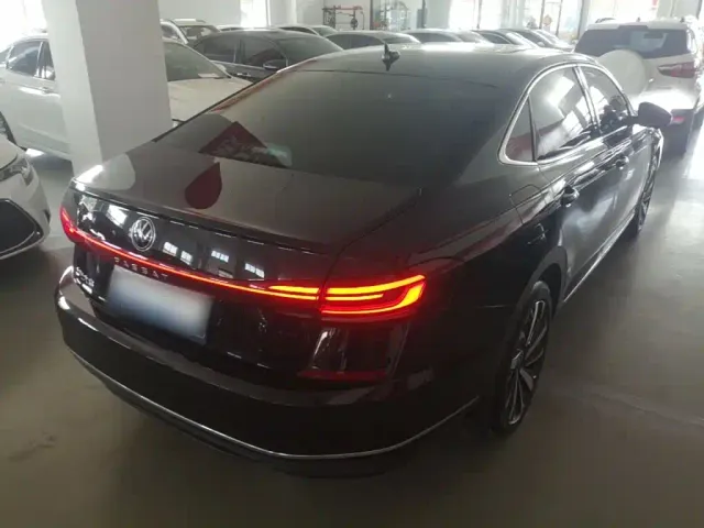 Volkswagen Passat — Фото автомобиля 6