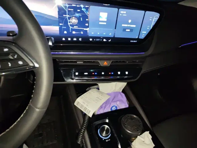 Buick Envision Plus — Фото автомобиля 14