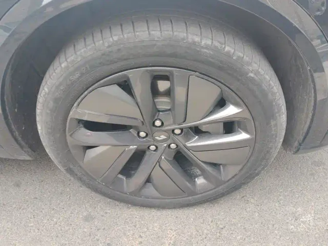 Li Auto L9 — Фото автомобиля 6