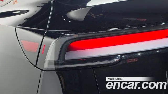 Tesla Model Y — Фото автомобиля 22
