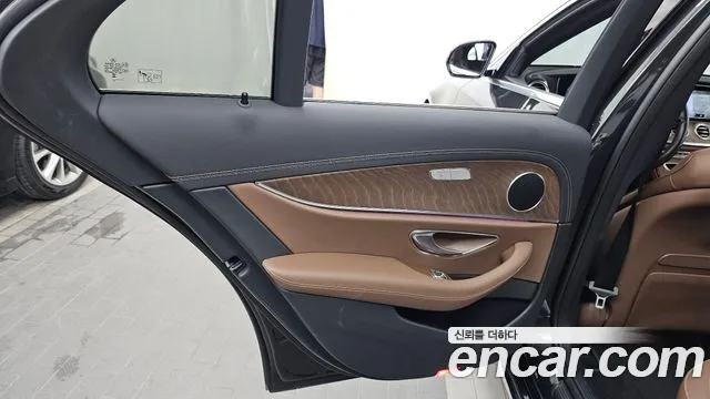 Mercedes-Benz E-Class — Фото автомобиля 22