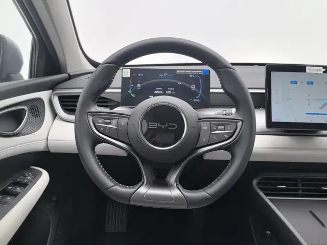 BYD Seal 05 DM-i — Фото автомобиля 11