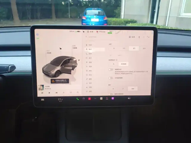 Tesla Model Y 2024 Rear-Wheel Drive Version — Фото автомобиля 12
