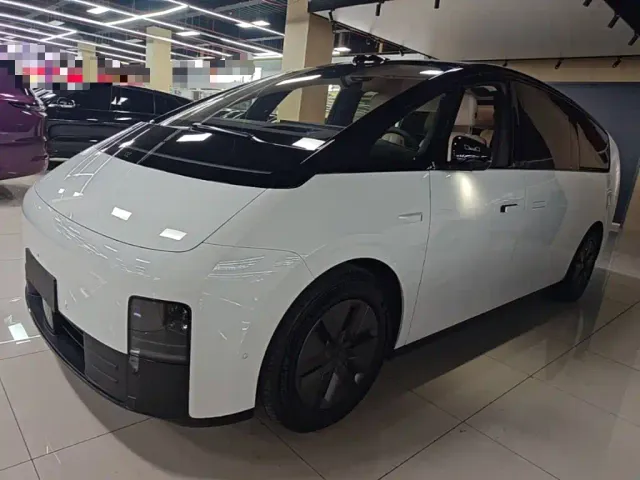 Фотография автомобиля — Li Auto MEGA