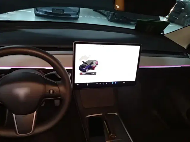Tesla Model Y — Фото автомобиля 9
