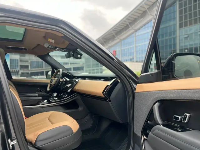 Land Rover Range Rover Sport — Фото автомобиля 11