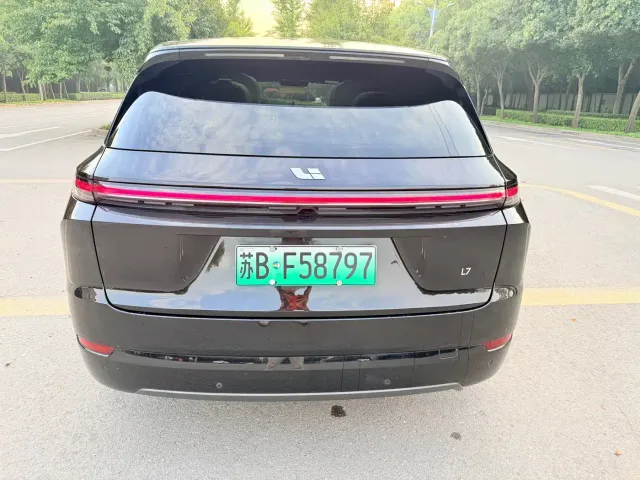 Li Auto L7 — Фото автомобиля 9