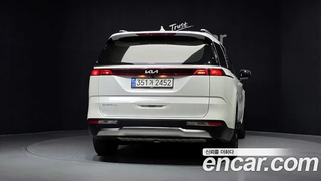 Kia Carnival Generation 4 — Фото автомобиля 4