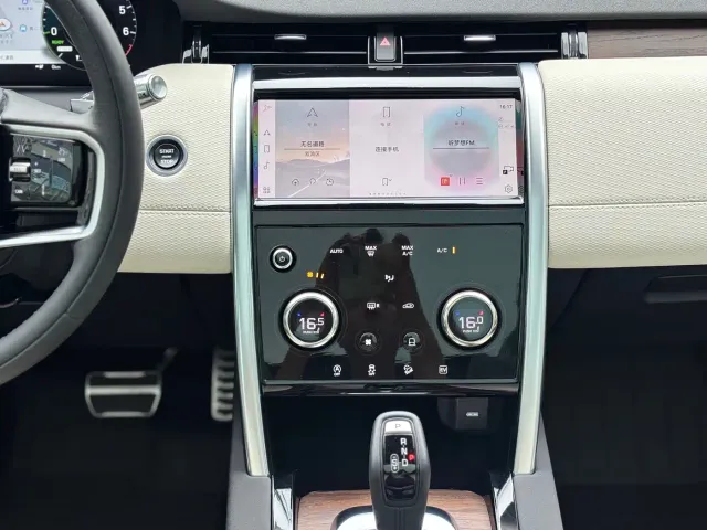 Land Rover Discovery Sport — Фото автомобиля 10