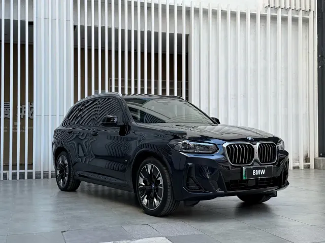 BMW iX3 — Фото автомобиля 4