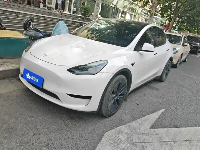 Фотография автомобиля — Tesla Model Y