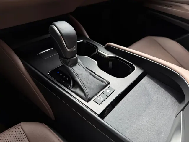 Lexus ES — Фото автомобиля 15