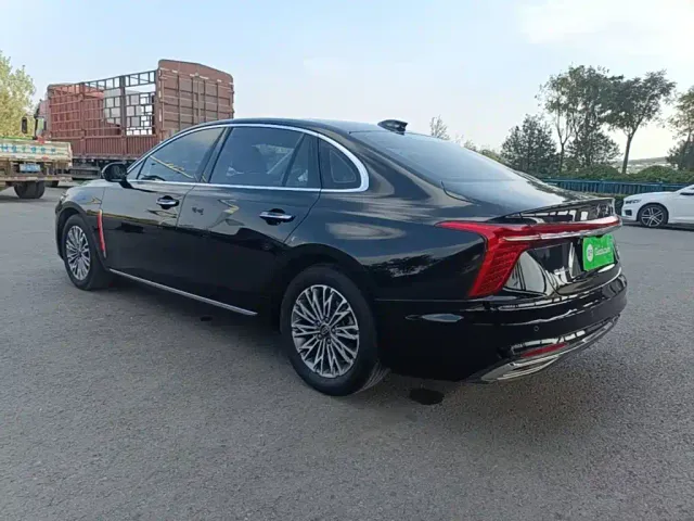 Hongqi H5 — Фото автомобиля 4