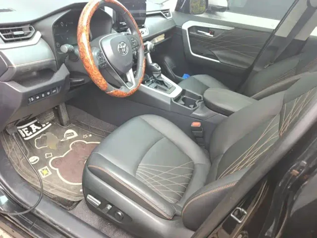 Toyota RAV4 — Фото автомобиля 14