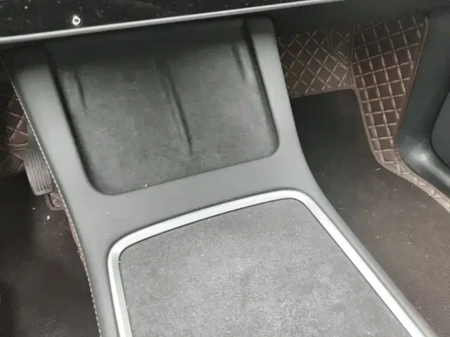 Tesla Model Y — Фото автомобиля 25