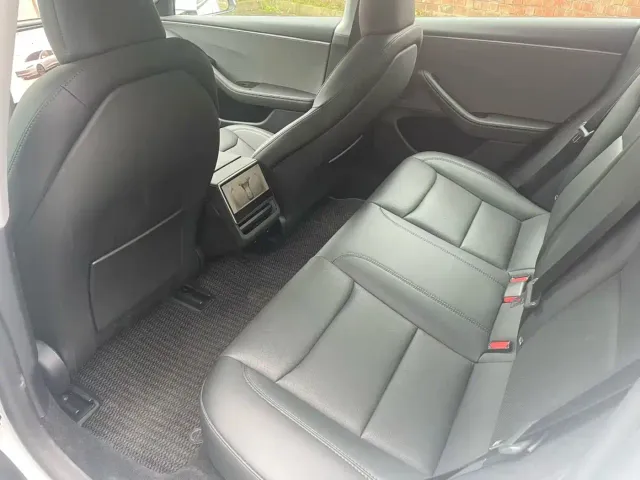 Tesla Model 3 — Фото автомобиля 6