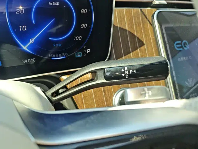 Mercedes-Benz EQE SUV — Фото автомобиля 13