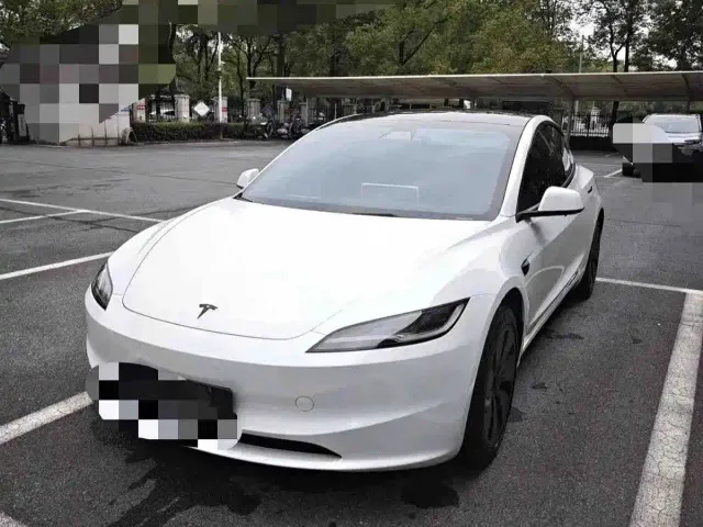Фотография автомобиля — Tesla Model 3