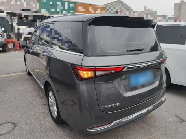 Wuling Jiachen — Фото автомобиля 4