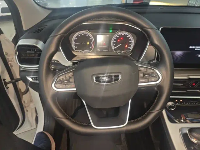 Geely Binyue — Фото автомобиля 10
