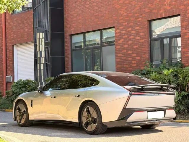 Xpeng P7 — Фото автомобиля 7