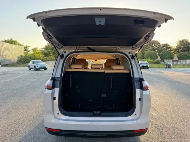 Wuling Starlight 730 — Фото автомобиля 13