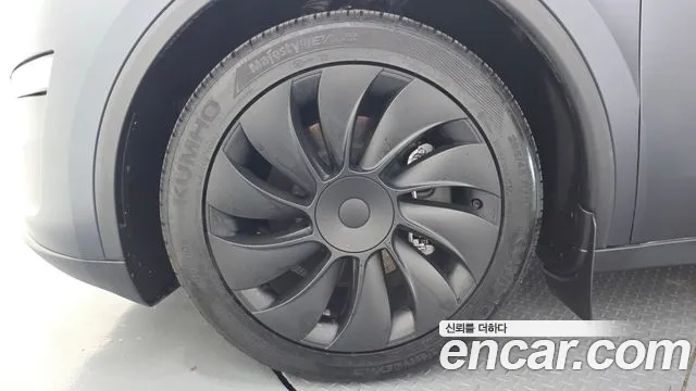 Tesla Model Y — Фото автомобиля 5