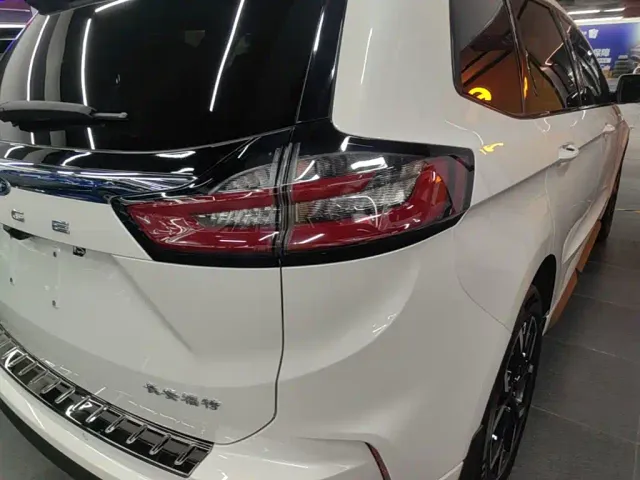 Ford Edge — Фото автомобиля 7