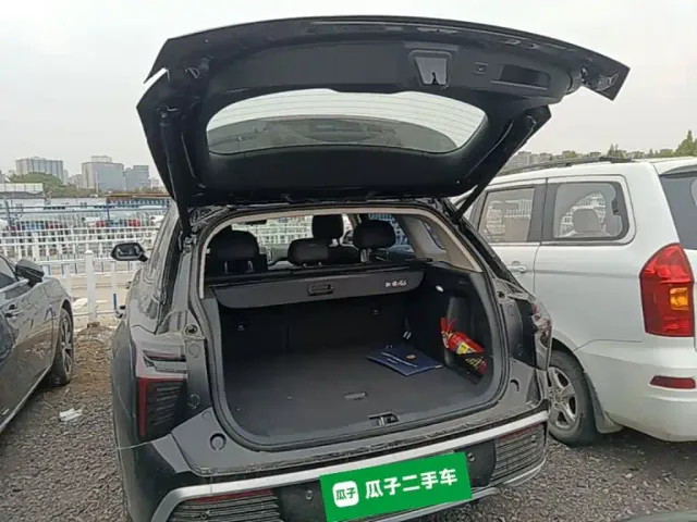 Hongqi HS3 PHEV — Фото автомобиля 18