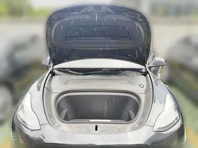 Tesla Model Y — Фото автомобиля 3