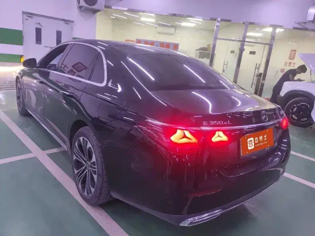 Mercedes-Benz E-Class — Фото автомобиля 5