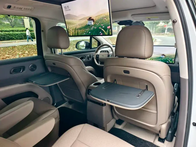 Li Auto i8 — Фото автомобиля 11