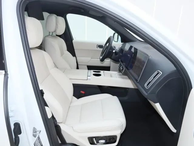 Li Auto L7 — Фото автомобиля 14