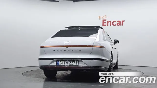 Hyundai Grandeur Grandeur (GN7) 2.5 Бензин 2WD — Фото автомобиля 3
