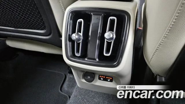 Вольво XC40 B4 Ultimate Bright — Фото автомобиля 19